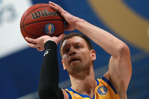 Экс-баскетболист "Химок" пытается отсудить у клуба 8,7 млн рублей