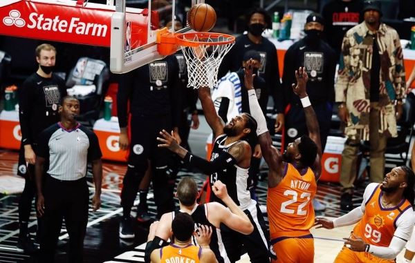 "Клипперс" сократили отставание в полуфинальной серии плей-офф НБА с "Финиксом"